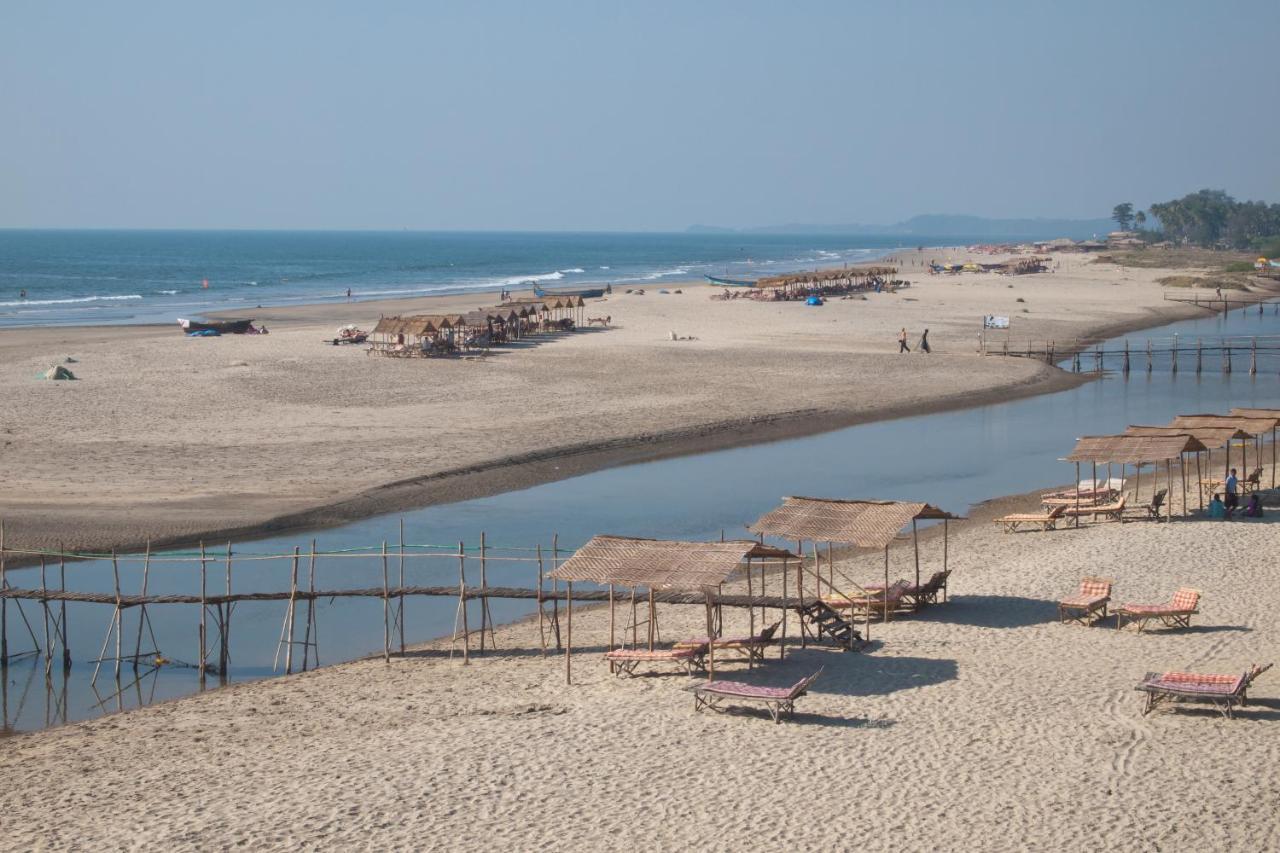 Mandrem Retreat Beach Resort Eski Goa Dış mekan fotoğraf