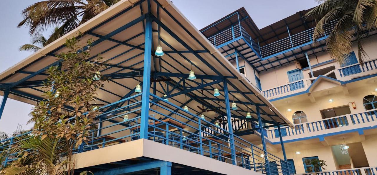 Mandrem Retreat Beach Resort Eski Goa Dış mekan fotoğraf