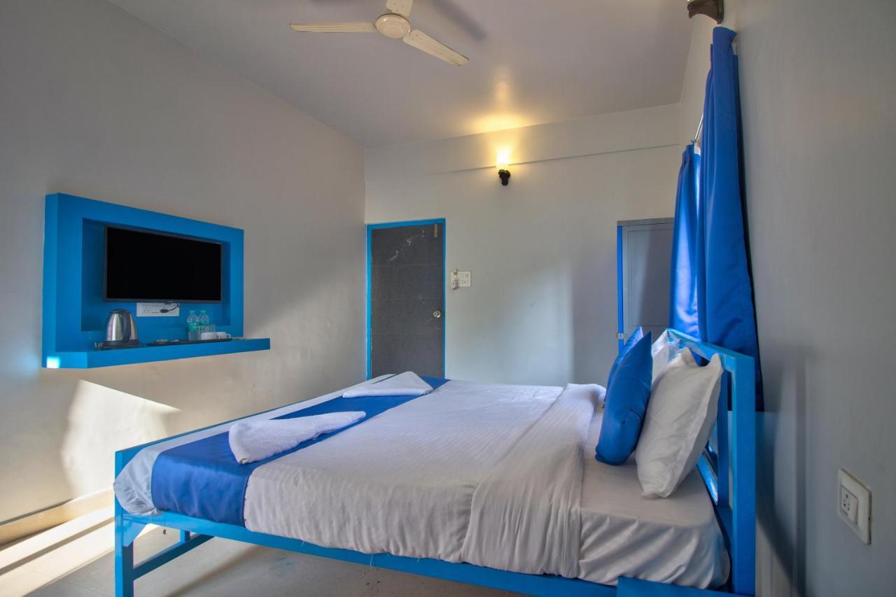 Mandrem Retreat Beach Resort Eski Goa Dış mekan fotoğraf