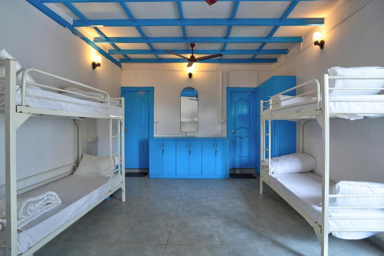 Mandrem Retreat Beach Resort Eski Goa Dış mekan fotoğraf